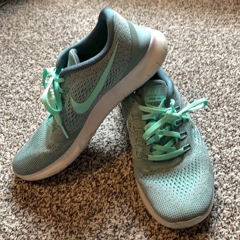 Nike Free RN shoes